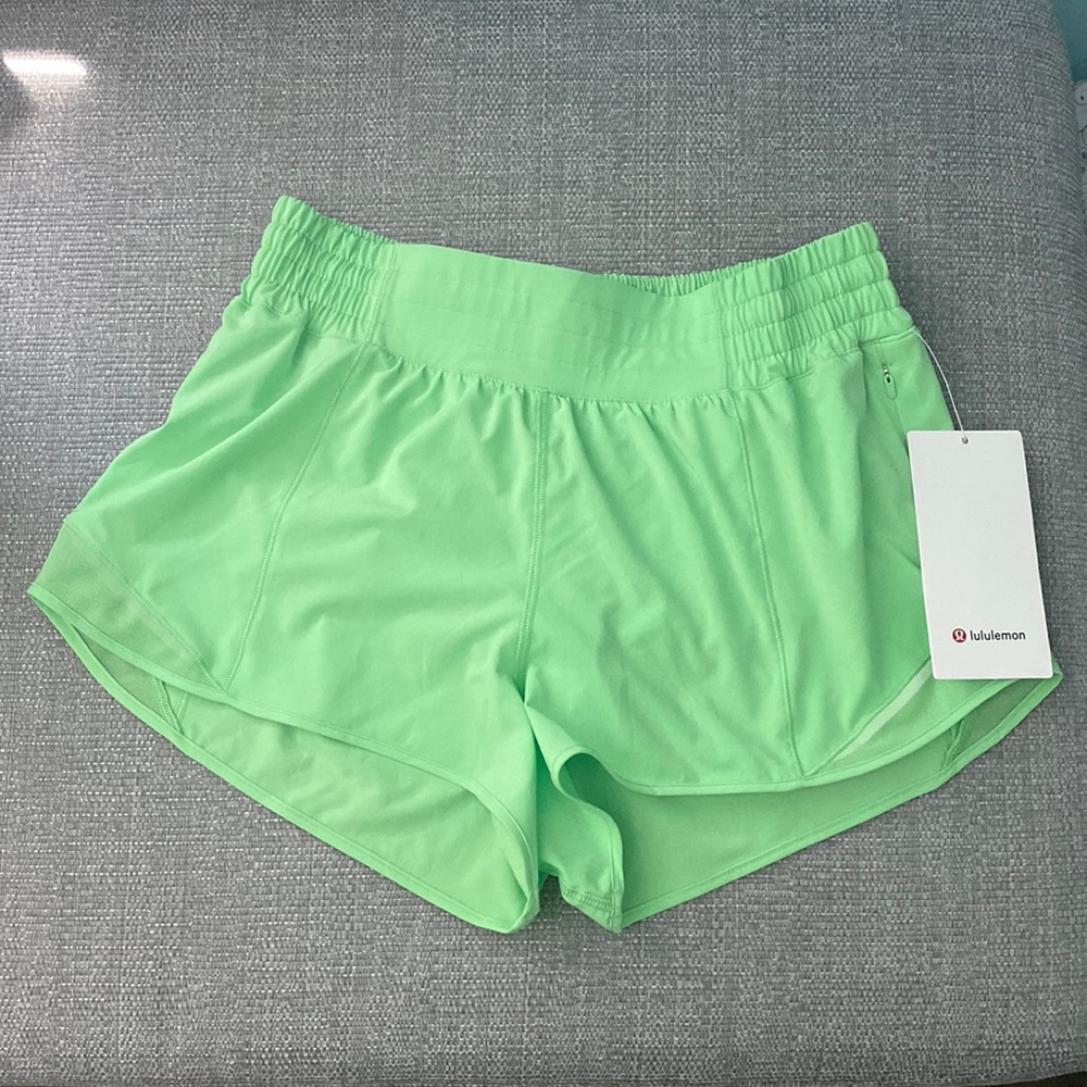 NWT Lululemon High Rise Hotty Hot Shorts Scream Green size 8